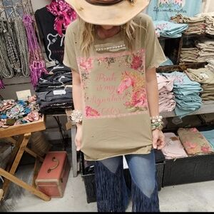 Rb12 A Rare Bird Pink Is My Signature Color Tattered T